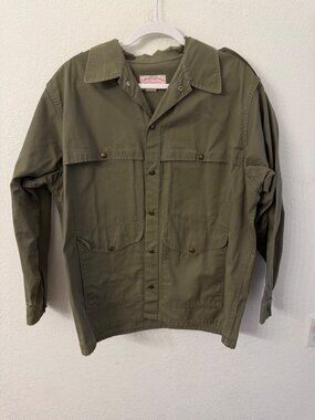 C.C. Filson Co. Mens Style 51 Olive Green Cotton Jacket Size 44 With Button Pock